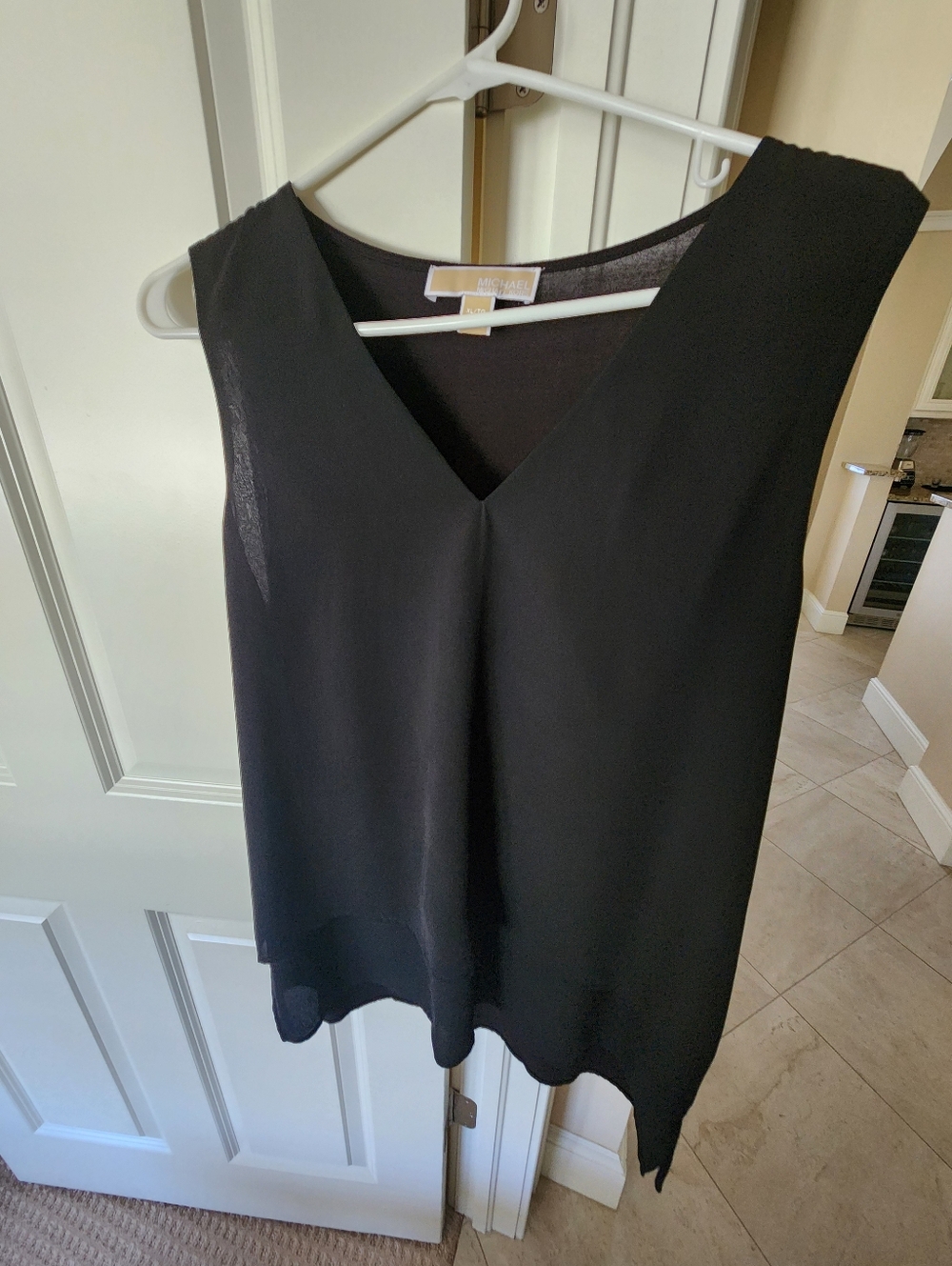 Michael Knors Women's Black V-Neck Sleeveless Top